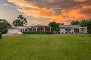 The Country Home Close To Town, Wagga Wagga